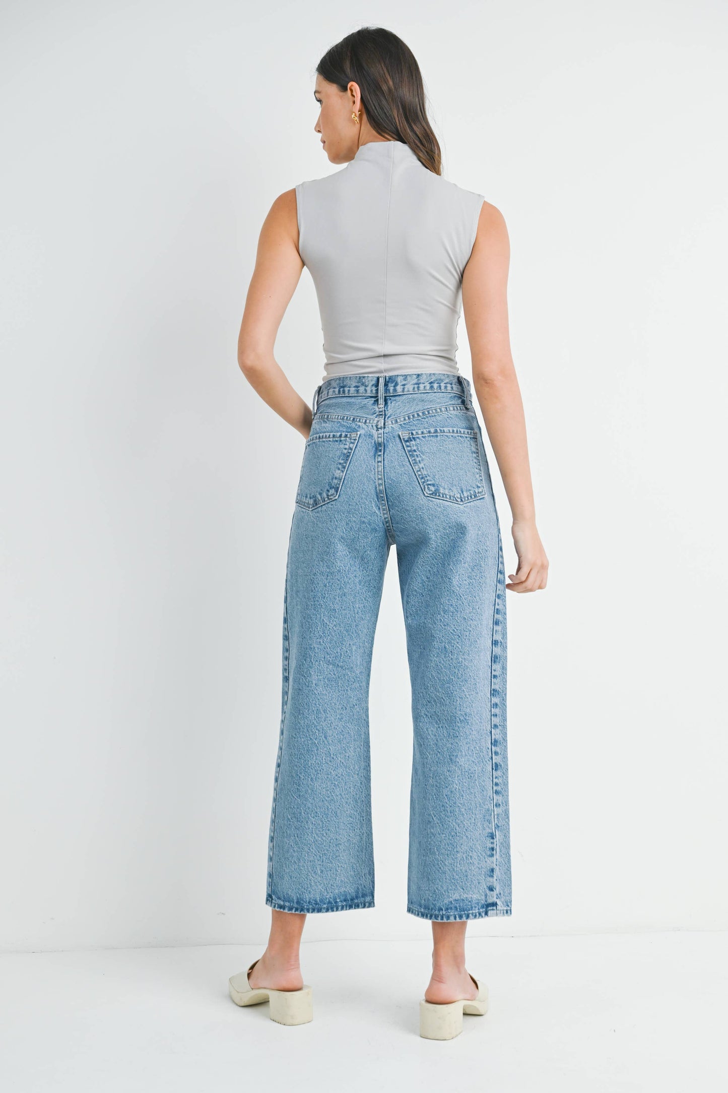 Just Black Barrel Jean Twist in Med. Denim