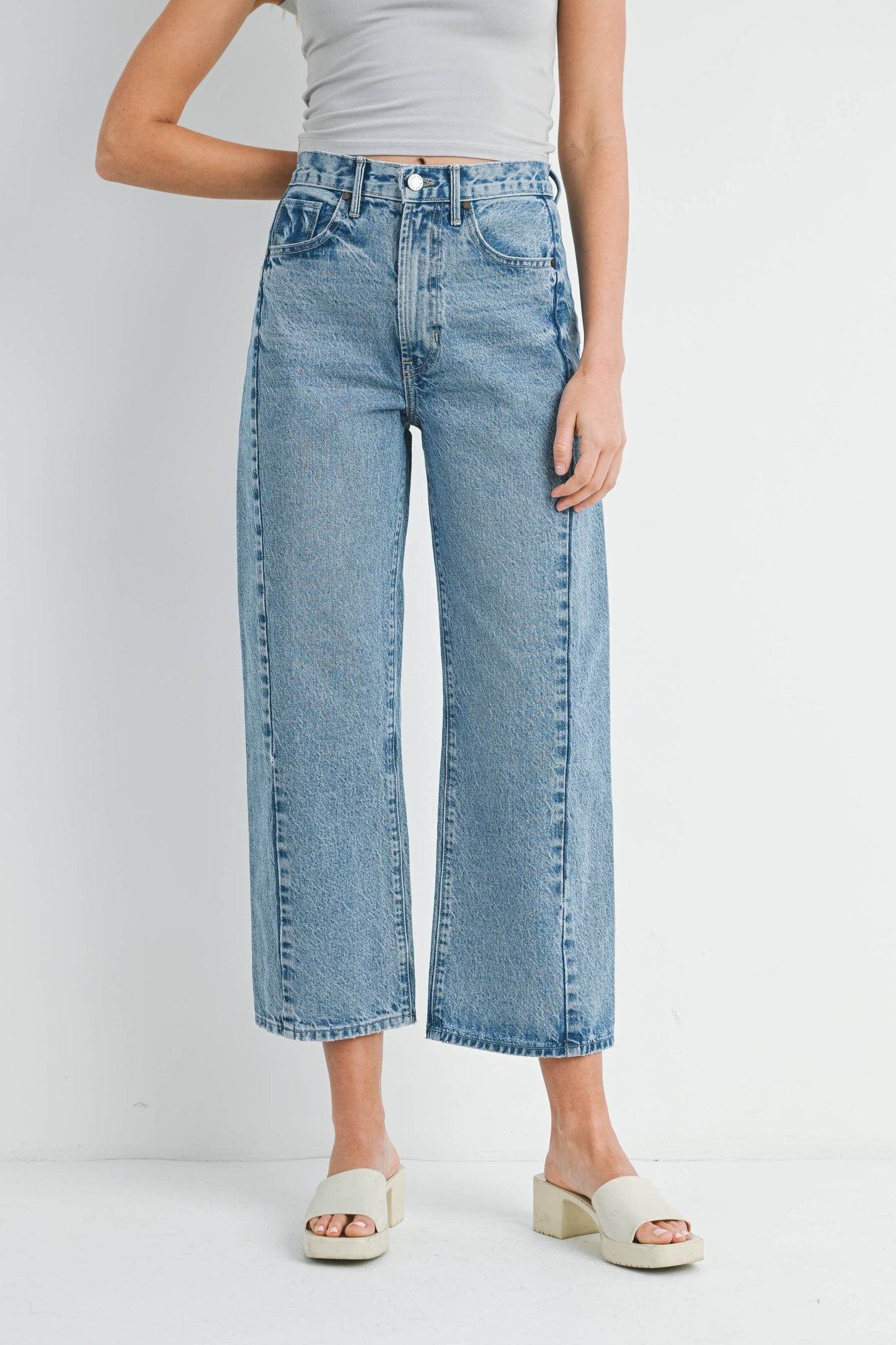 Just Black Barrel Jean Twist in Med. Denim