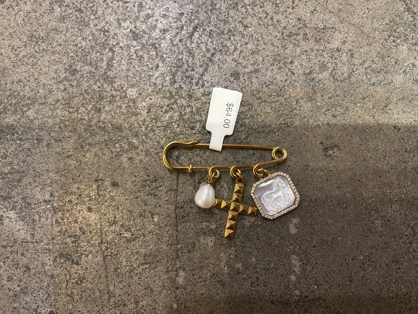 Charm Brooch Set