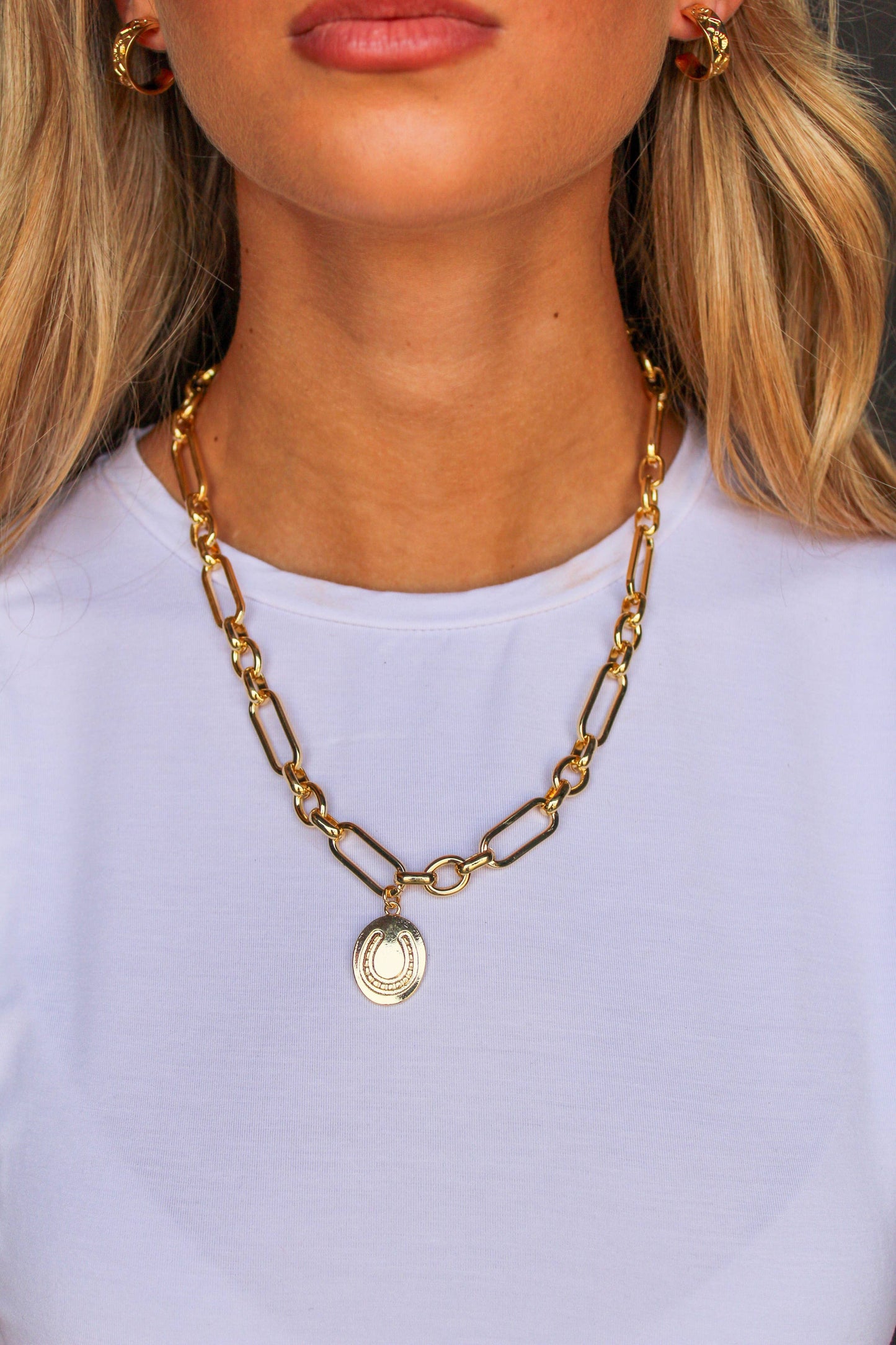 18" 18K Gold Plated Chain Necklace with Horseshoe Pendant