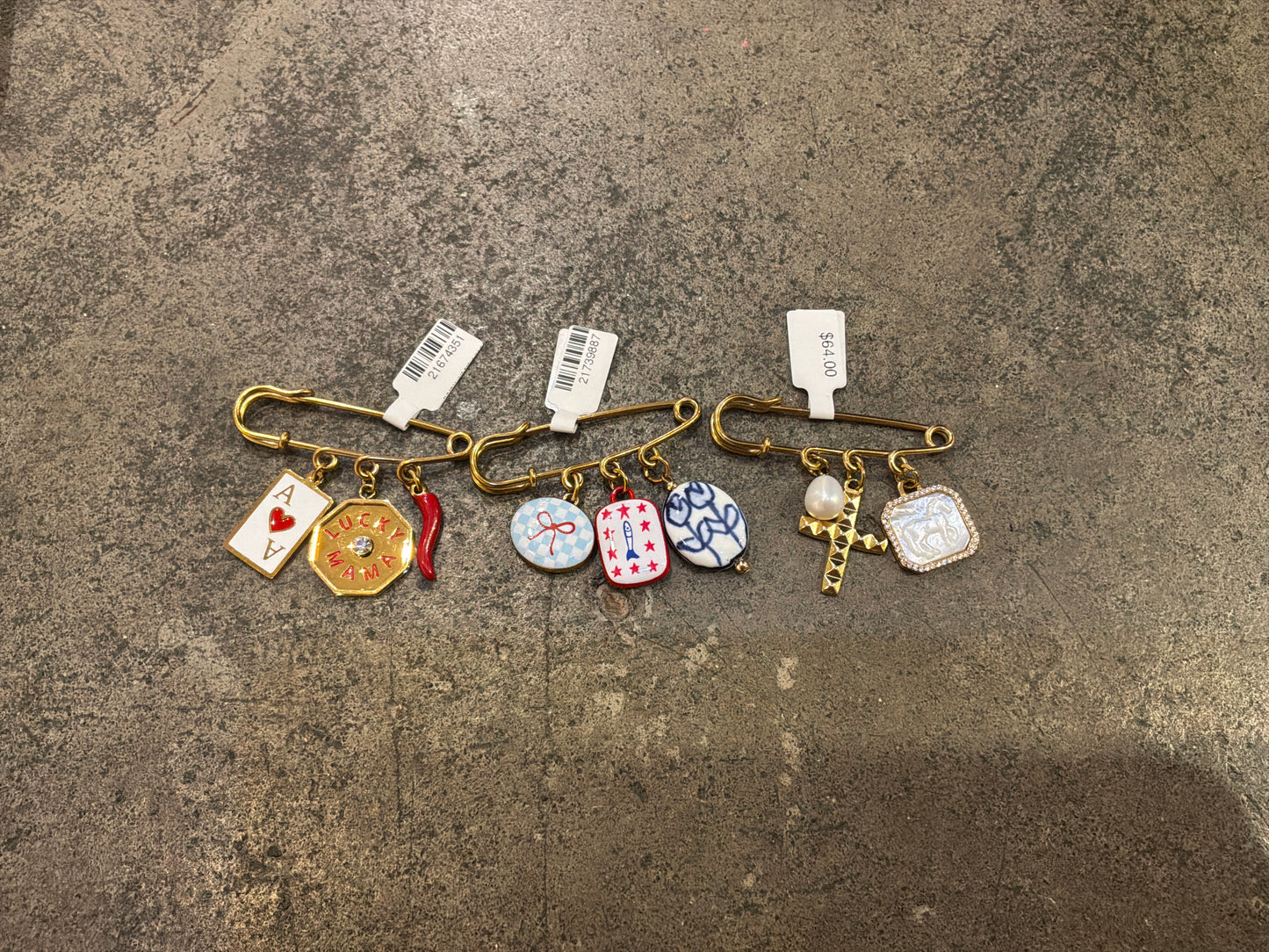 Charm Brooch Set