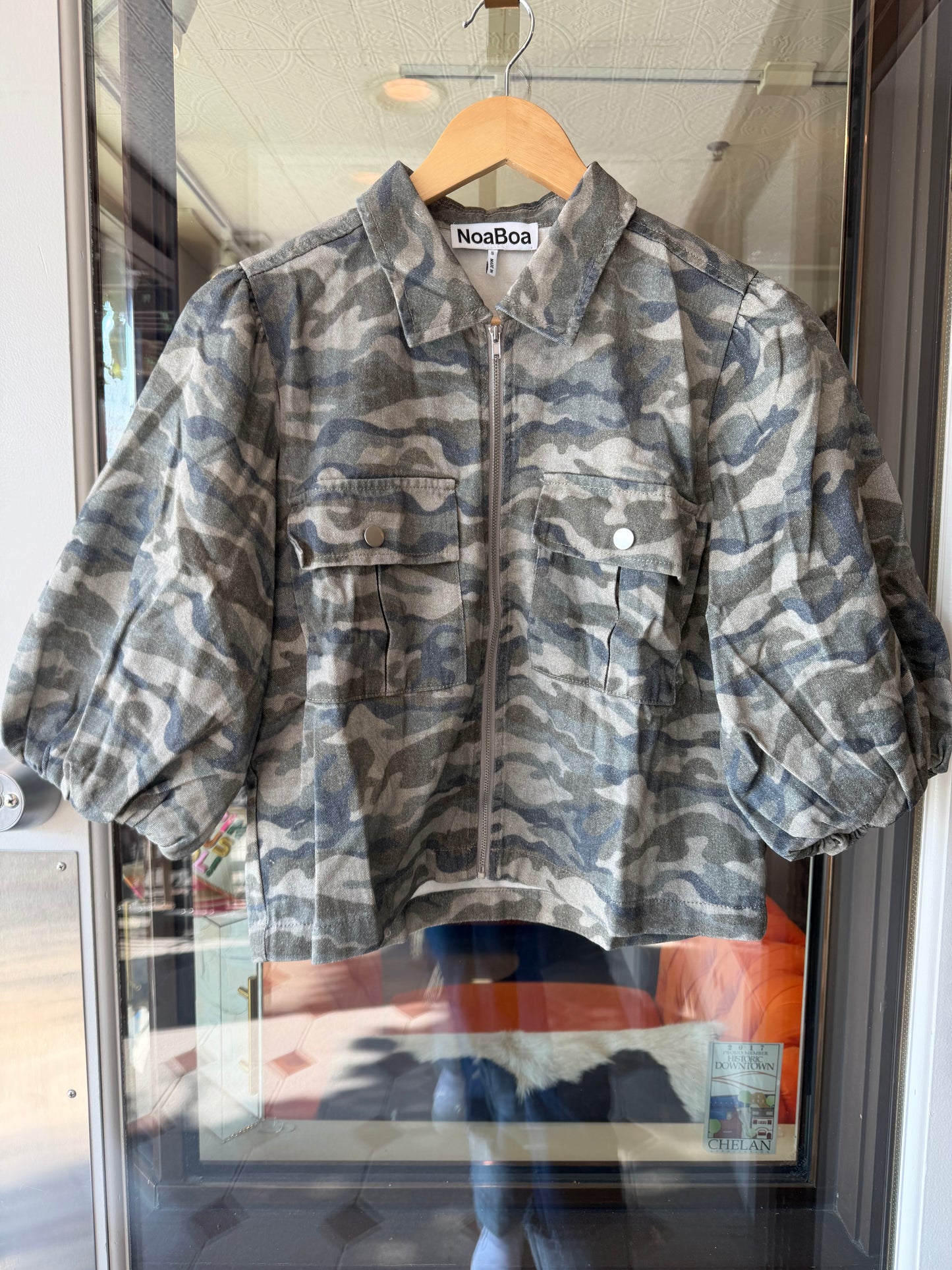 Camo 3/4 Puffed Sleeve Top