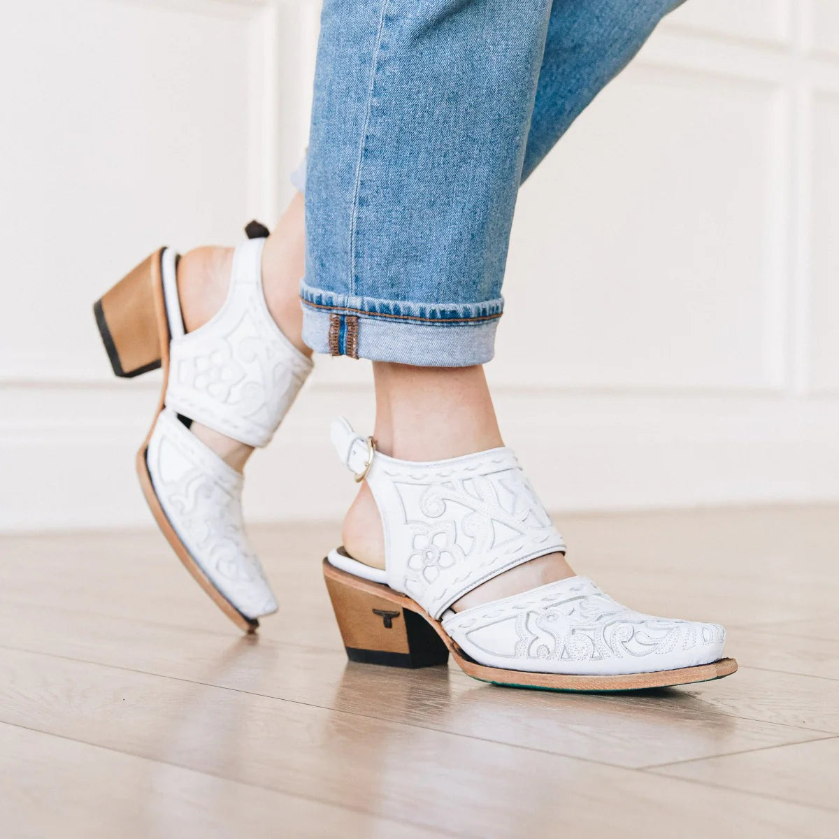 Robin Slingback White