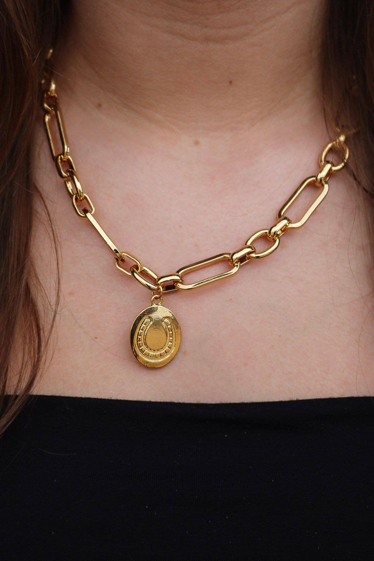 18" 18K Gold Plated Chain Necklace with Horseshoe Pendant